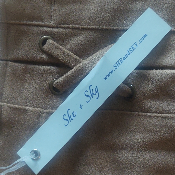 Tan suede skirt - Picture 3 of 5